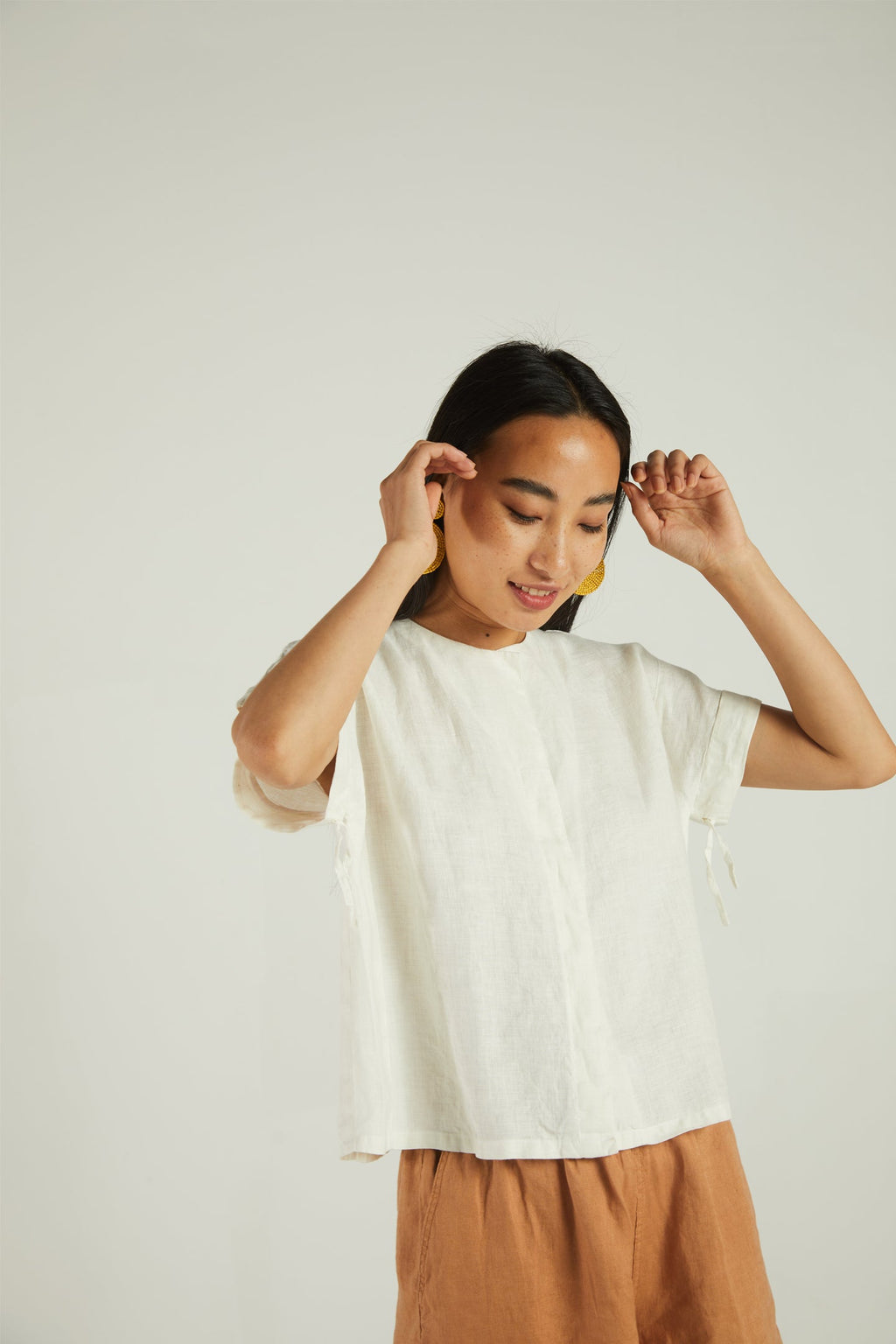 MILA | Off-White Tie Hem Shirt