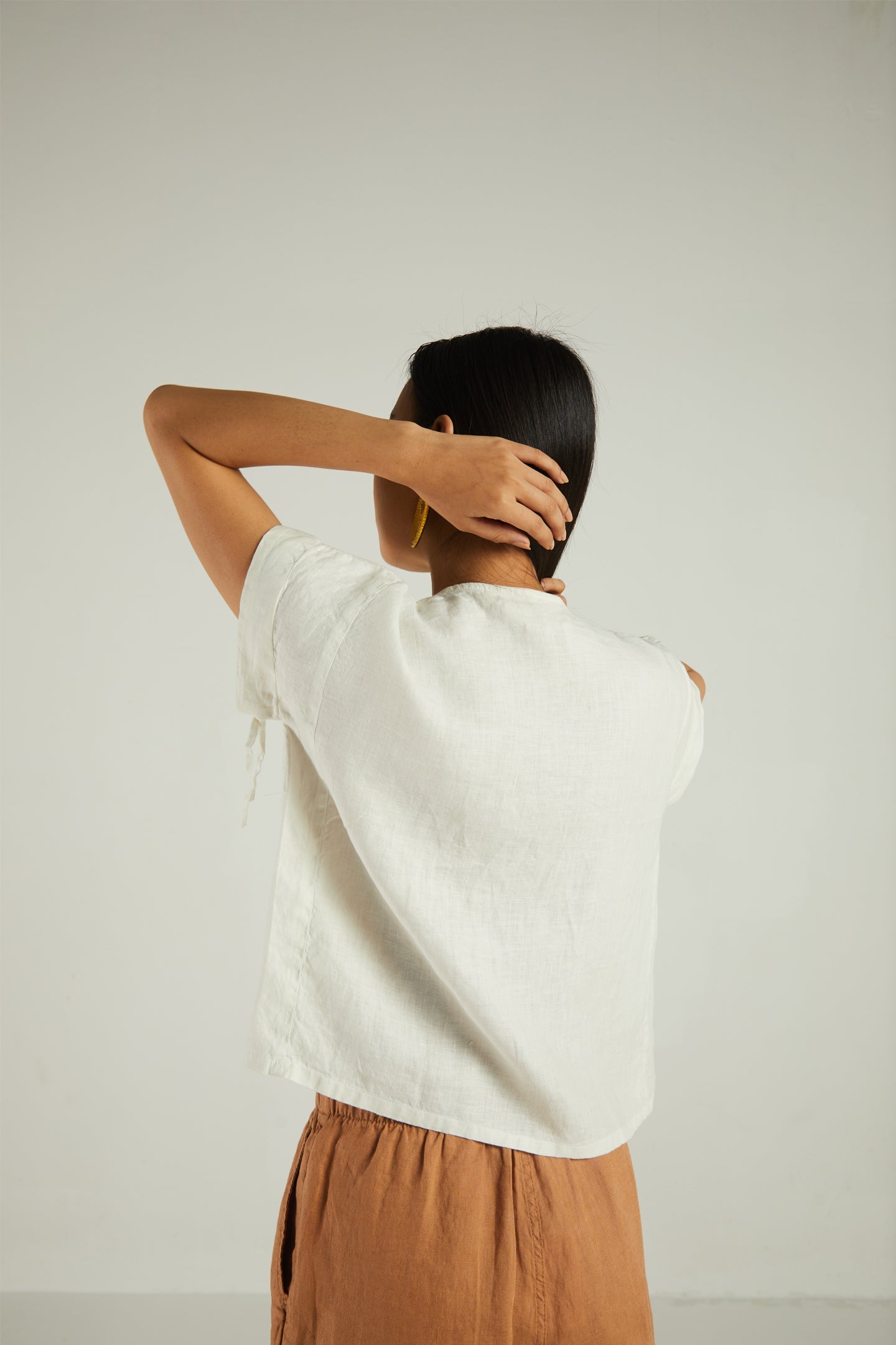 MILA | Off-White Tie Hem Shirt