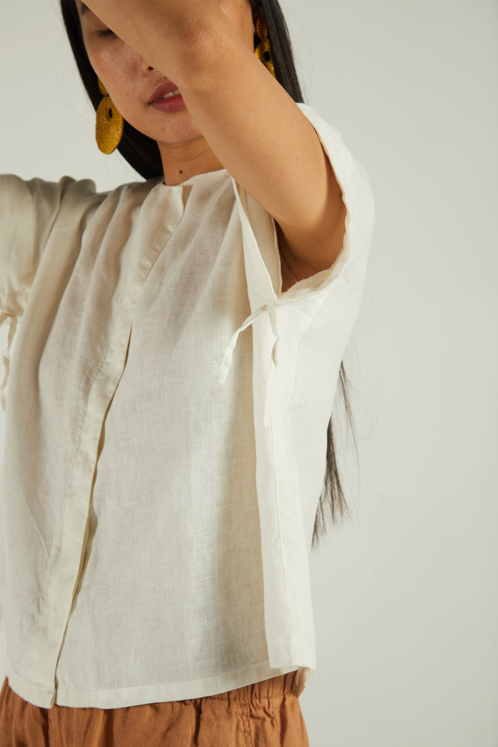 MILA | Off-White Tie Hem Shirt